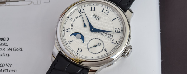 Review – The Superbly Elegant F.P. Journe Automatique Lune in Platinum