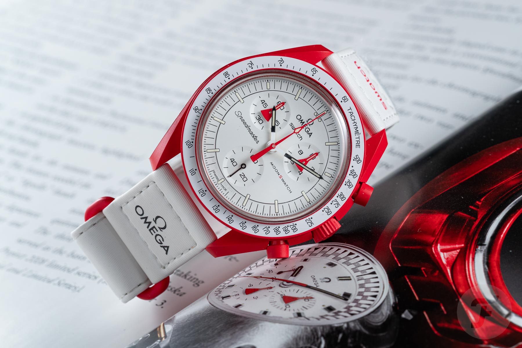 [Video] Hands-On: The New Omega × Swatch Speedmaster MoonSwatch “Mission to Mars”