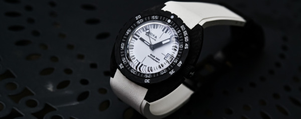 Hands-on – The Double Identity of the Doxa SUB 300 Carbon Whitepearl