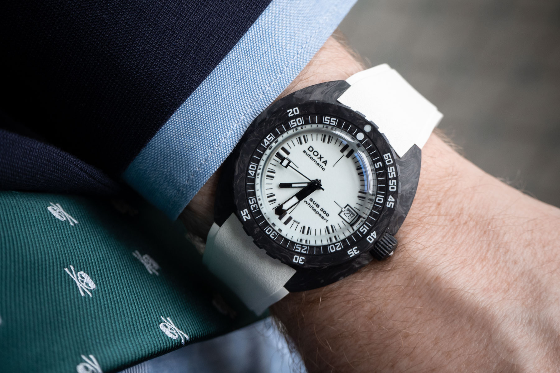 Hands-On: The New Doxa SUB 300 Carbon Whitepearl