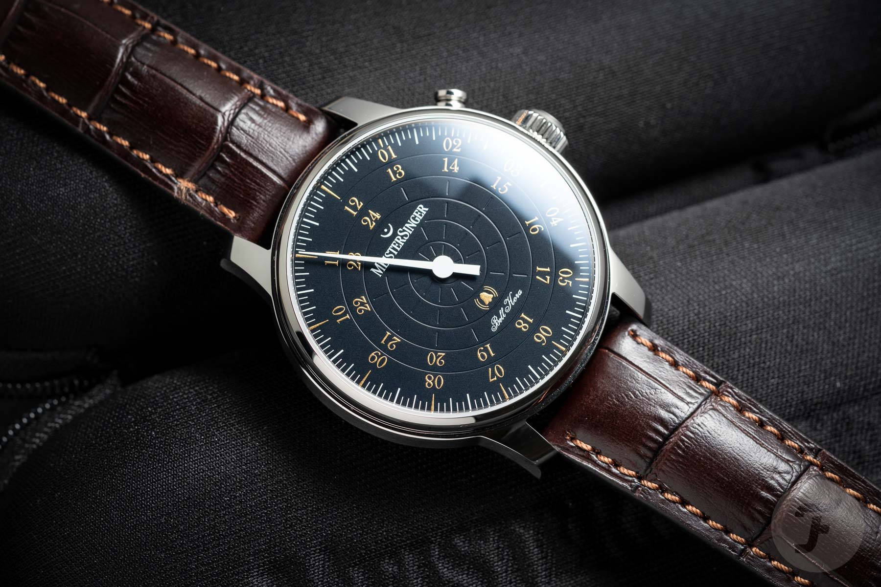 Hands-On: The MeisterSinger Bell Hora Black/Gold — A Single-Hand Watch With A “Sonnerie Au Passage” Function