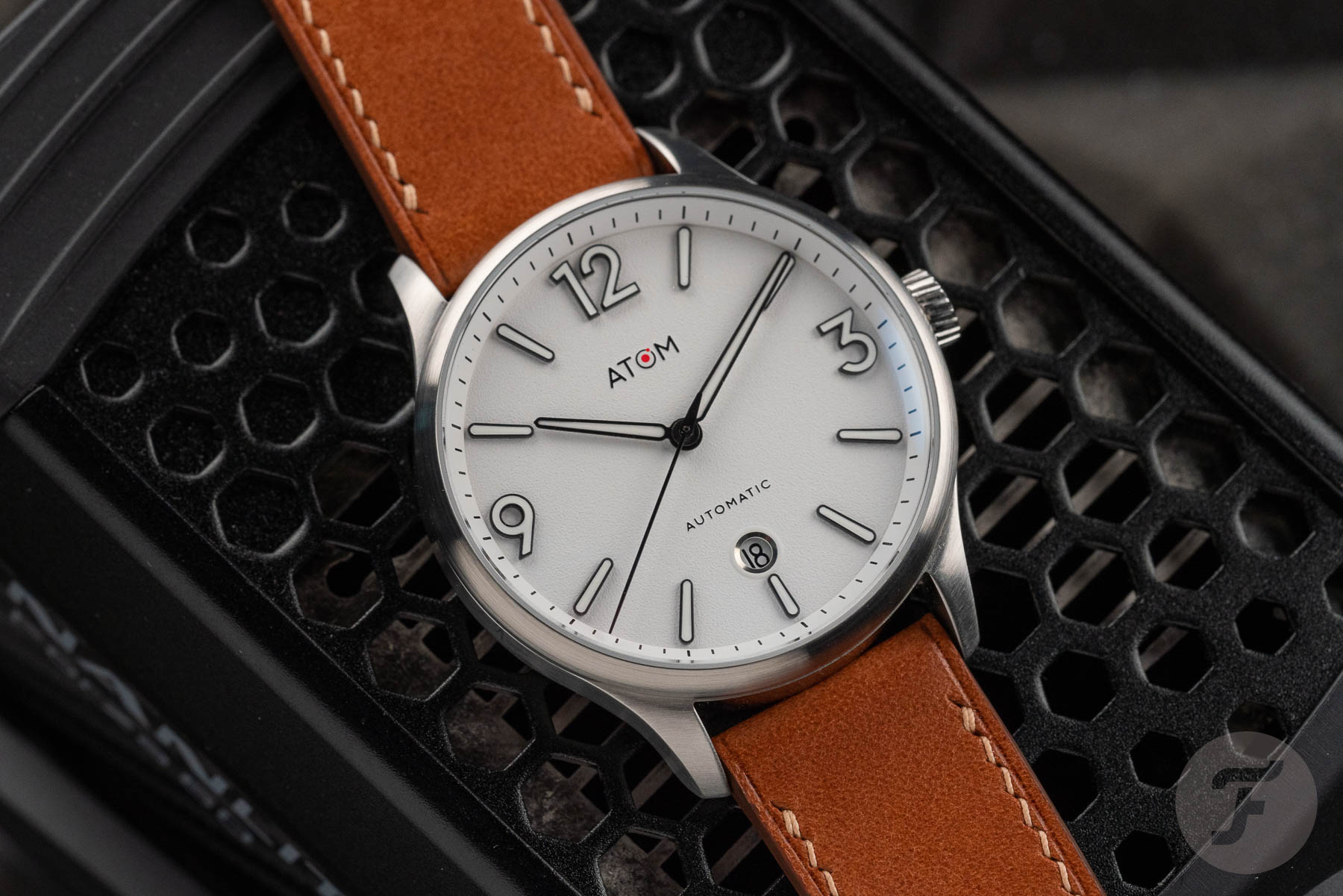 Hands-On: The Atom AT.01 Brings Clean Minimalism To Kickstarter Soon