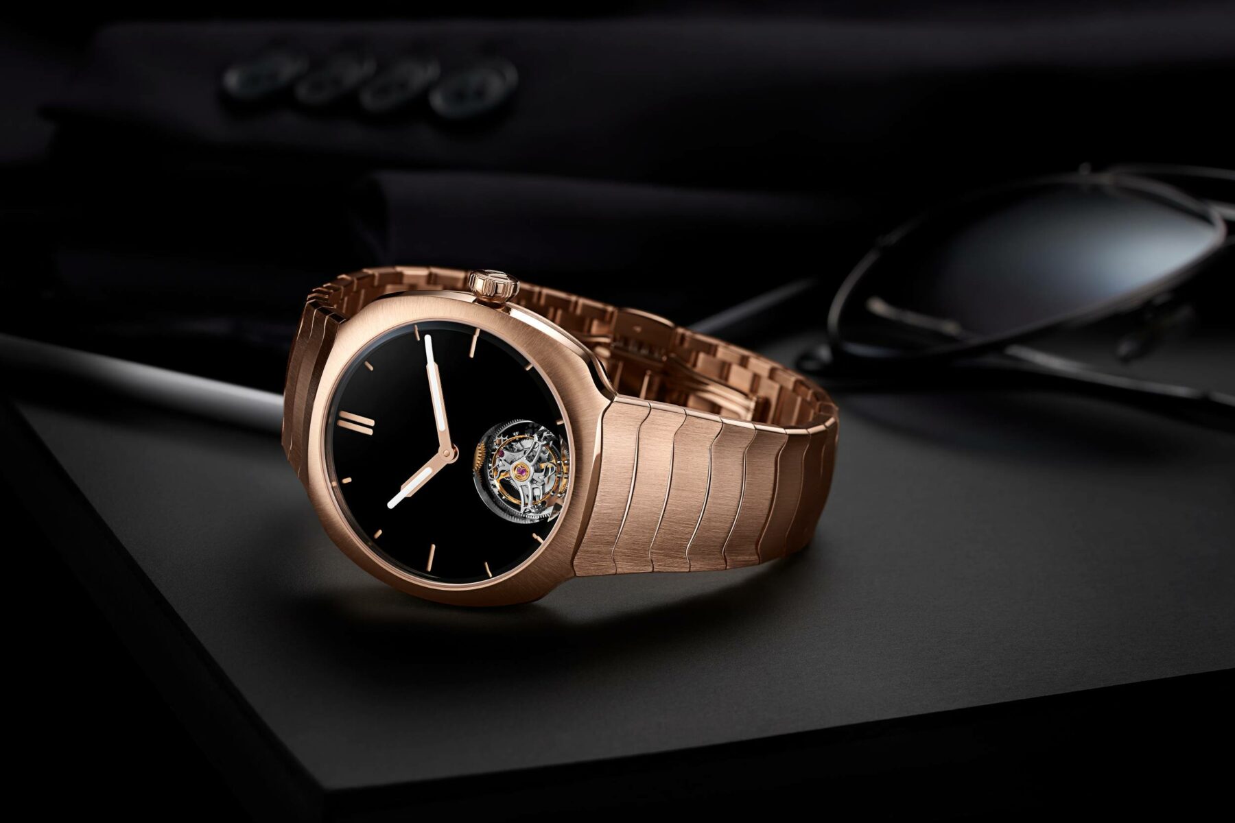 The New H. Moser & Cie Streamliner Vantablack Tourbillon Turns The Grail Volume Up To 11