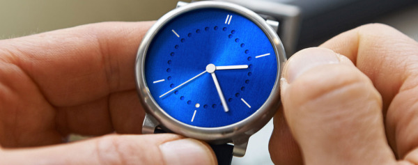 Introducing – The ochs und junior line mese 2.22 with an Yves-Klein Blue Dial