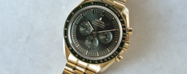 Hands-on – The Subtle Bling Of The Omega Speedmaster Moonwatch Moonshine Gold & Green