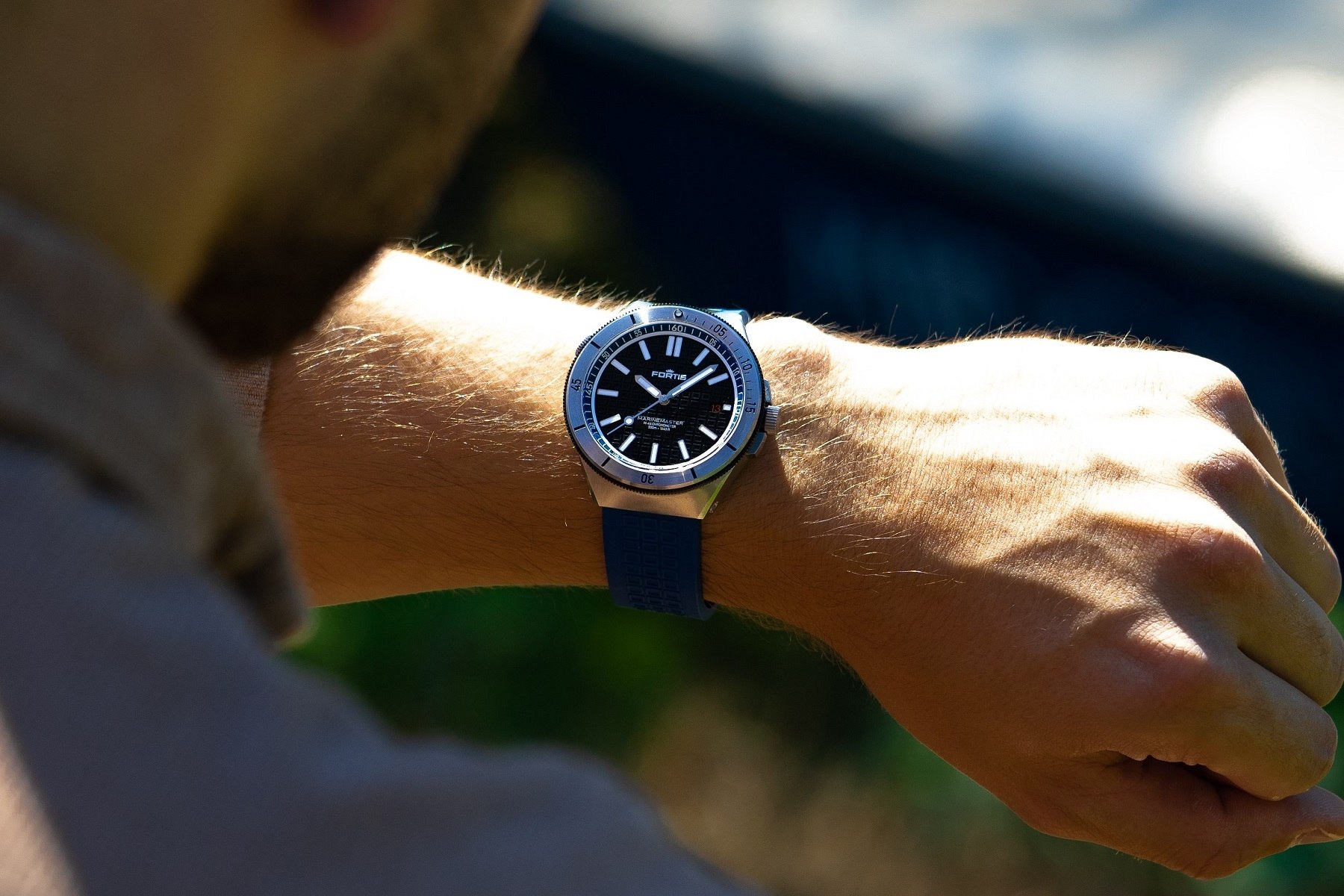 Introducing The Fortis Marinemaster M-44 In Three New Colors — Woodpecker Green, Ocean Blue, And Black Resin