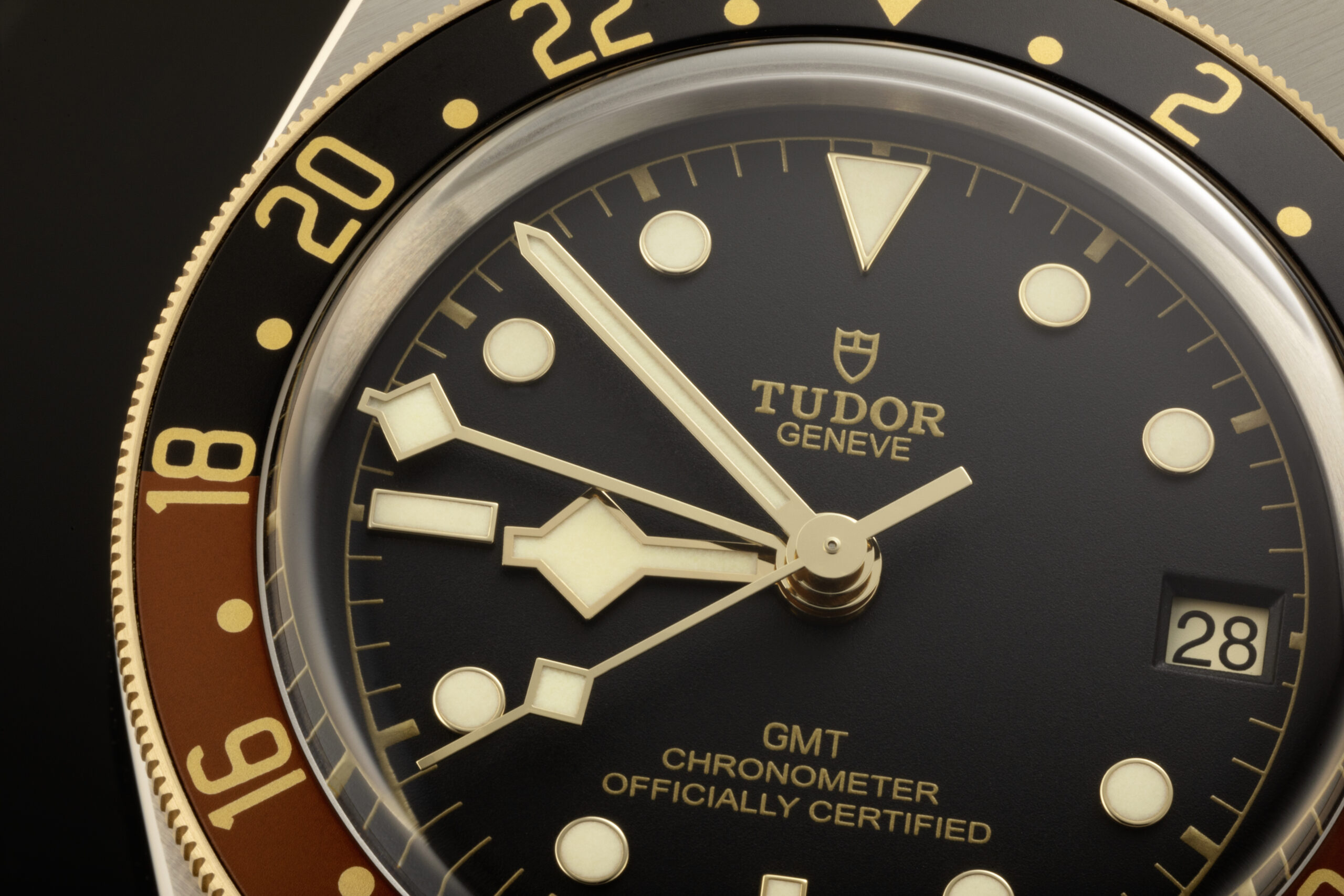 The Best Two-Tone Watches Of 2022 — Top 5 From Tudor, Oris, Zenith And More