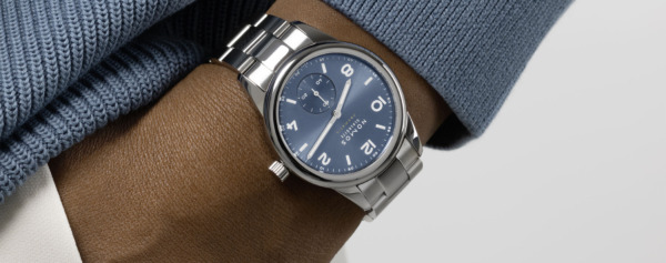 Introducing – The More Compact Nomos Club Sport neomatik 37 Polar Blue & Petrol Green