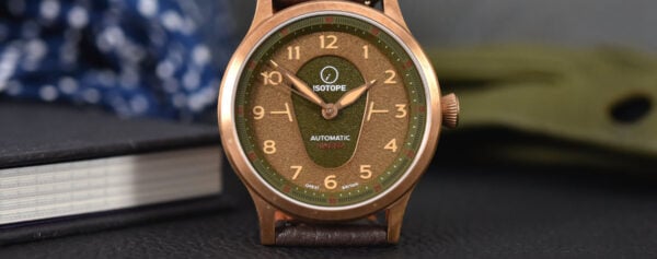 Hands-on – The Steampunk Vibe Of The Isotope Old Radium Bronze Tobacco Pilot’s Watch