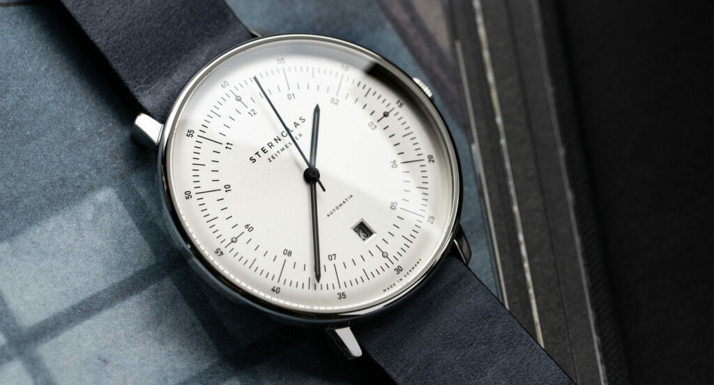 HANDS-ON: Form follows function in the Sternglas Hamburg Automatik