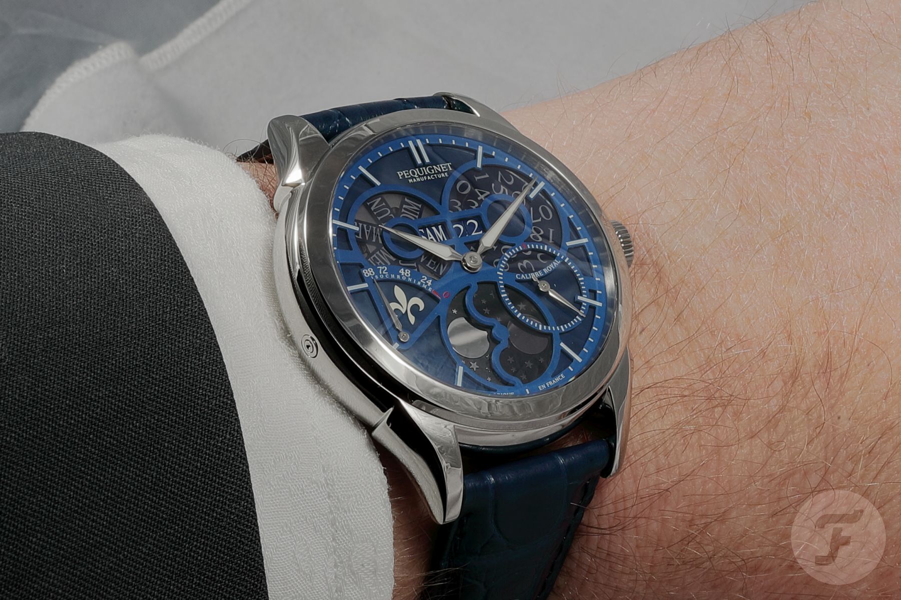 Made In France: Pequignet Royale Saphir Bleue
