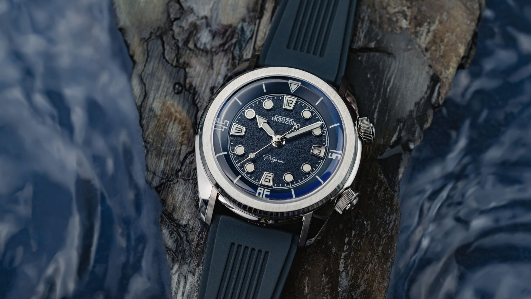 MICRO MONDAYS: The Horizon Pilgrim is a diver inspired by drama on the high seas