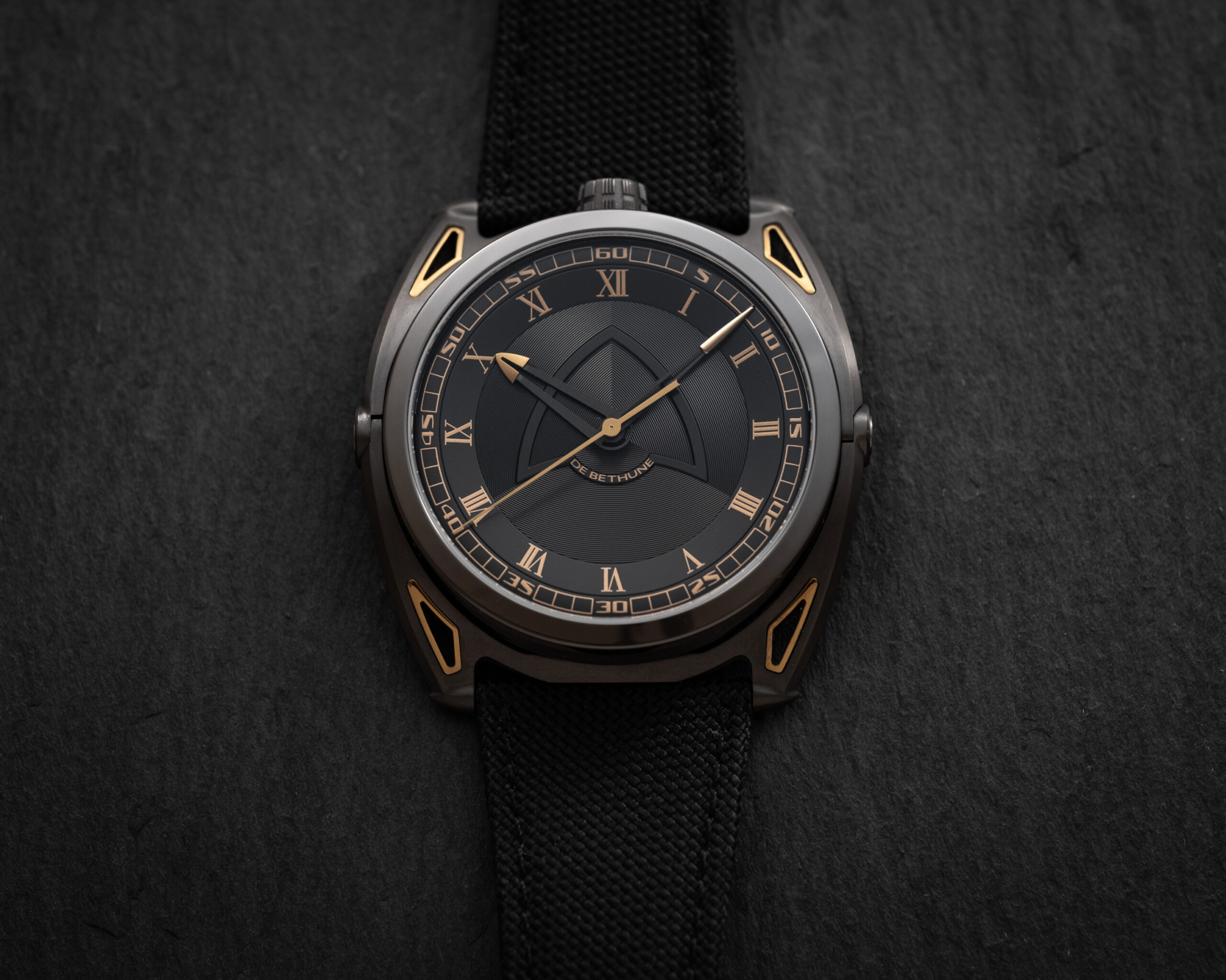 De Bethune Expands Titan Hawk Series in Dramatic Black