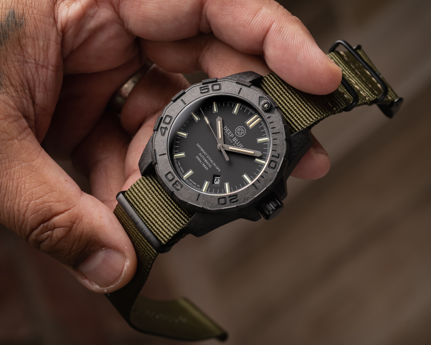 DEEP BLUE Watches DAYNIGHT STEALTH OPS CARBON [a diver fit for the field]