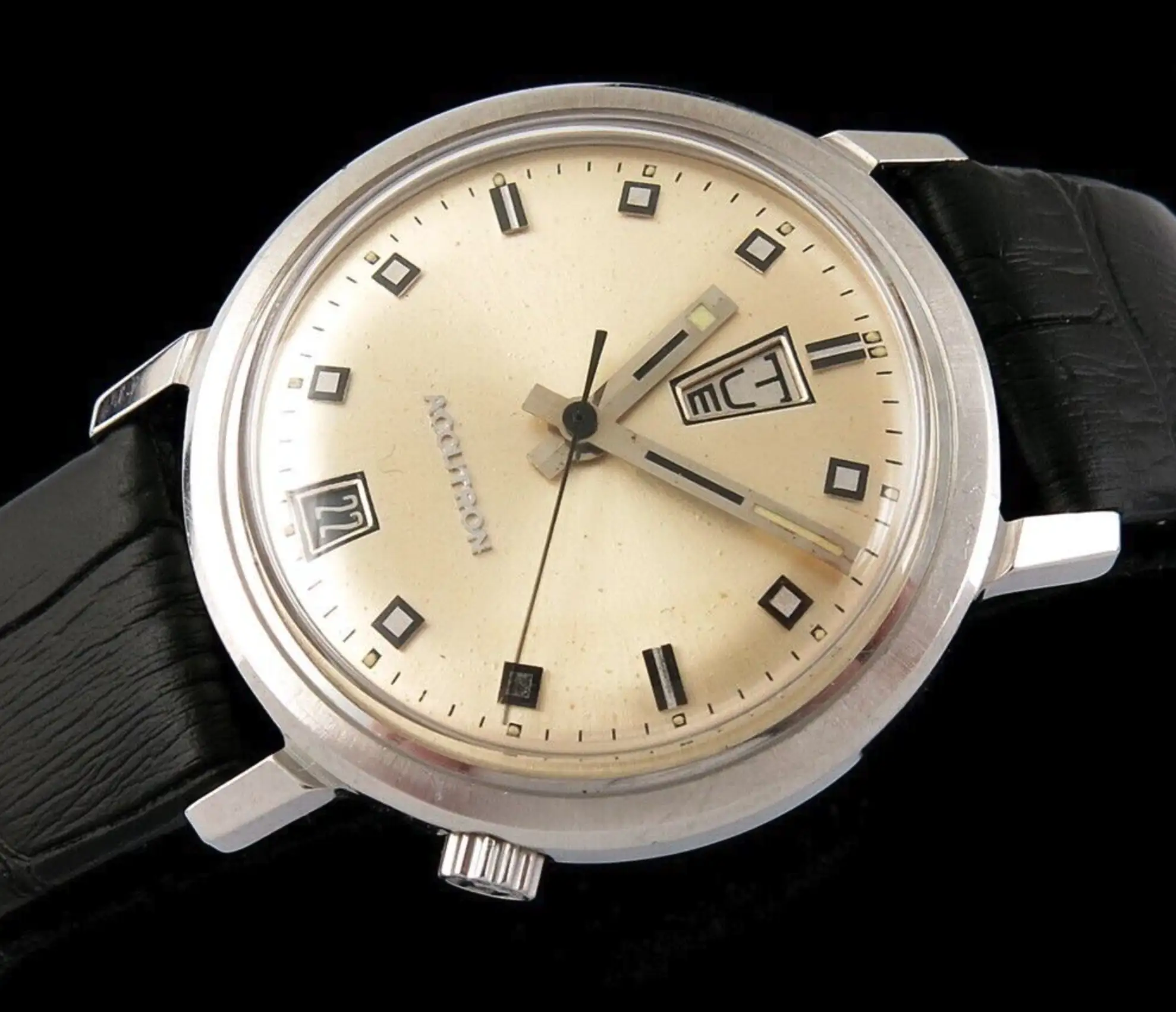 eBay Finds: Vintage Seikos, Full Kit Chronos & More