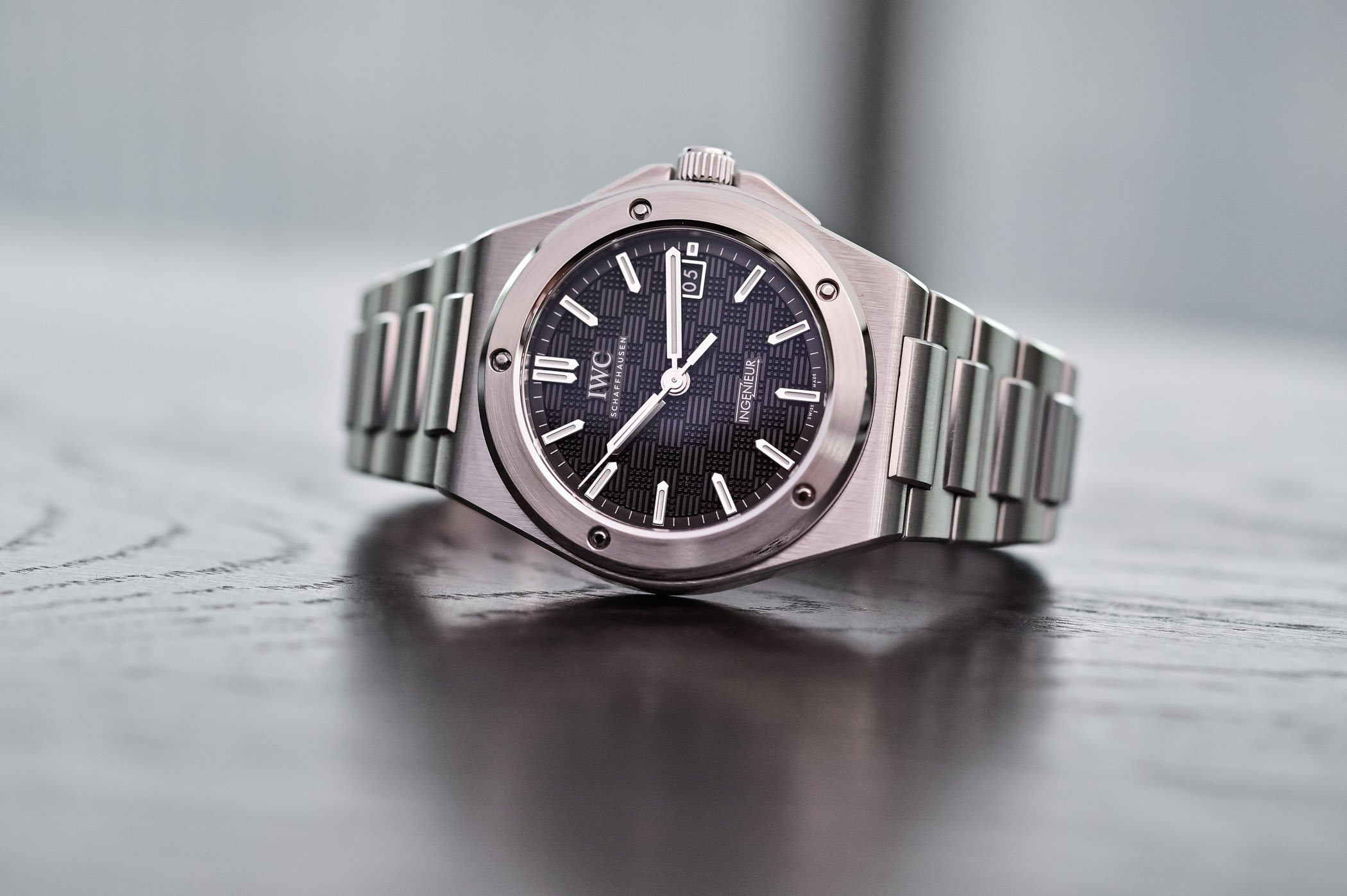 Introducing – Back To Genta’s Integrated Design, Here’s The New IWC Ingenieur Automatic 40 (Live Pics, Video & Price)