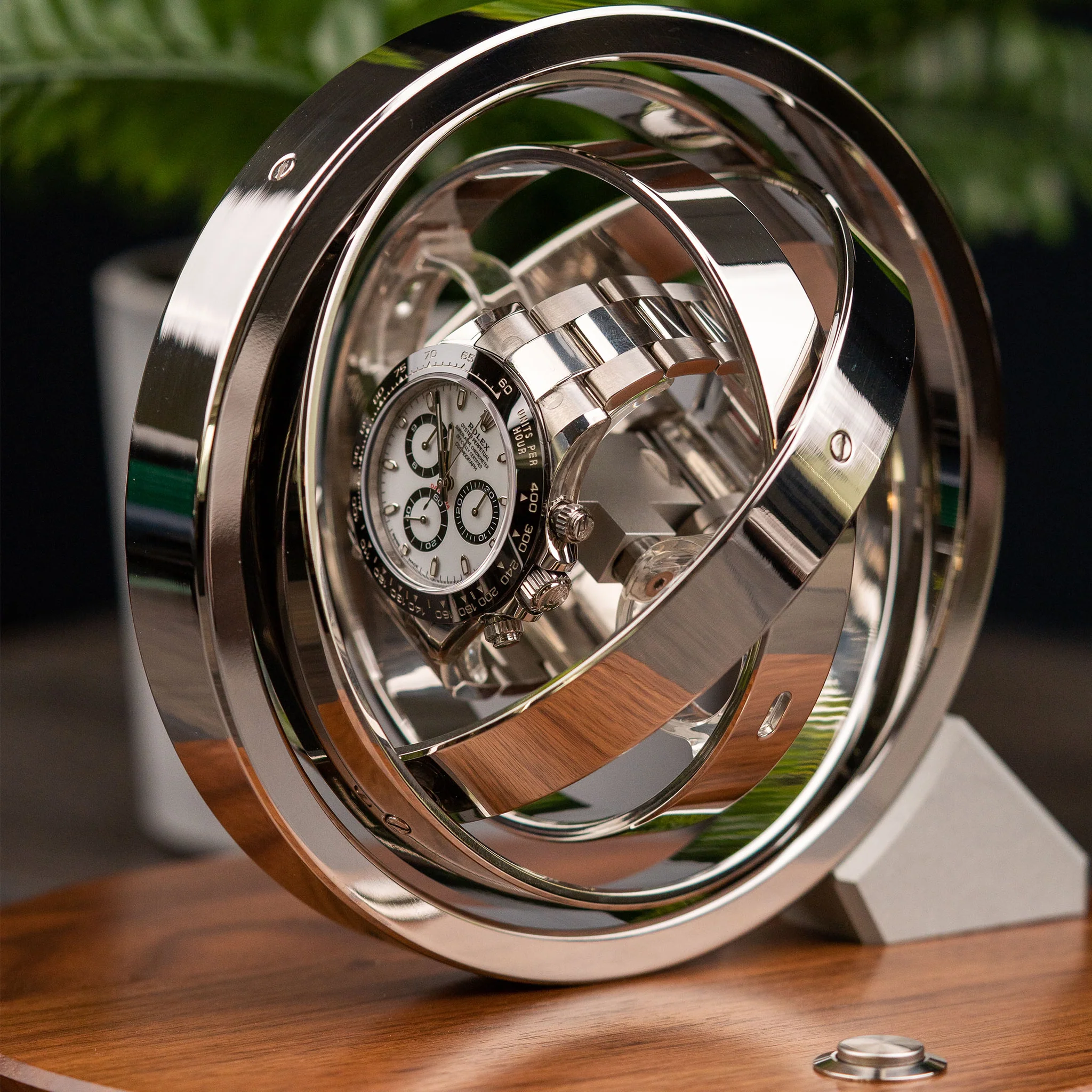 Watches, Stories, & Gear: Art, Desk Display, and Watch Winder All-In-One, A Collab X11 Duffle from 1733 x Huckberry, Talking Taste with Takeharu Sate, & More