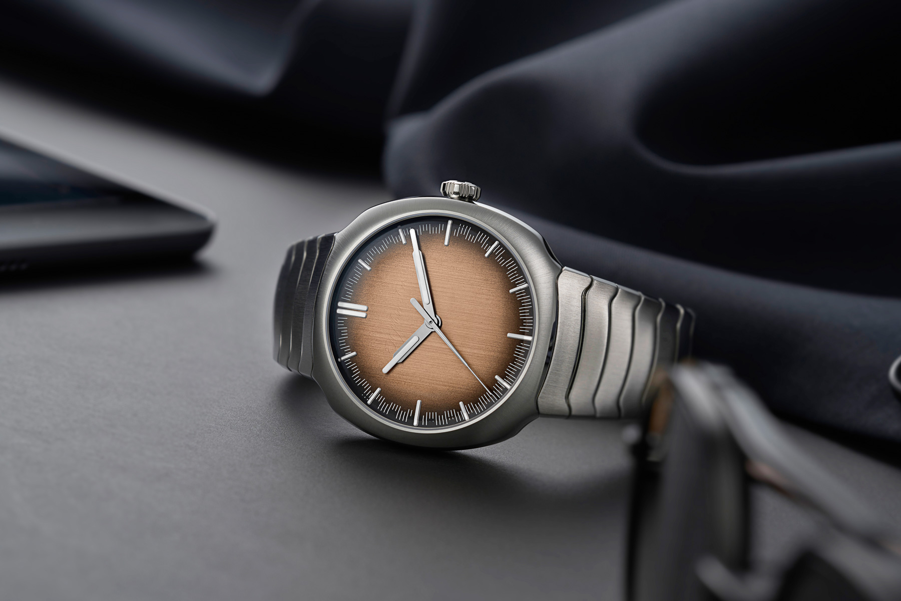 H. Moser & Cie Introduces The Spectacular Streamliner Centre Seconds Smoked Salmon