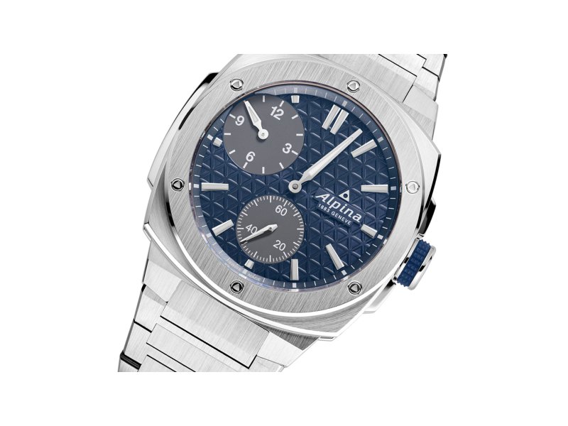 Alpina – Alpina Gives the Alpiner Extreme its First Integrated Steel Strap