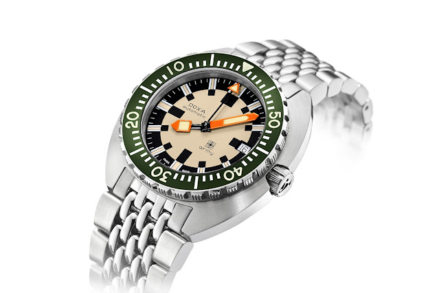 DOXA – Army steel with green ceramic bezel