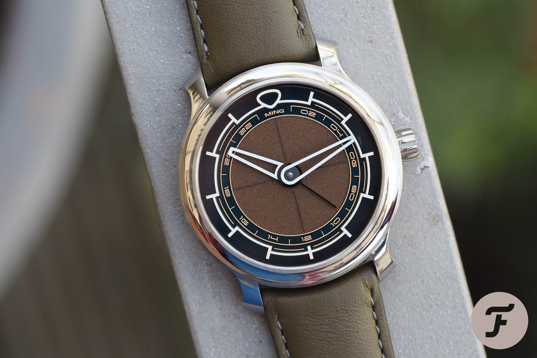 Hands-On With The MING 22.01 GMT Gilt