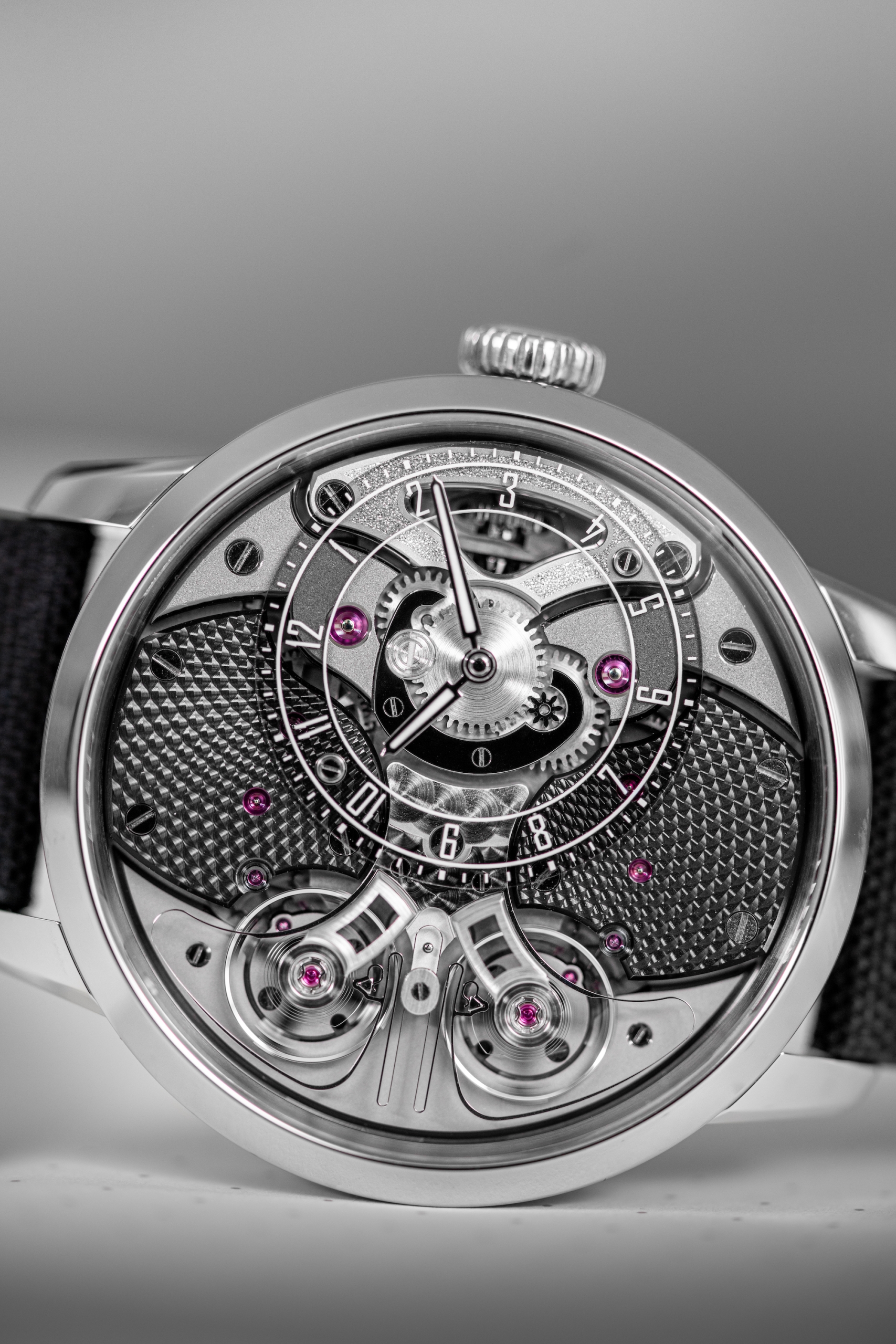 Armin Strom – Pure Resonance Ultimate Sapphire