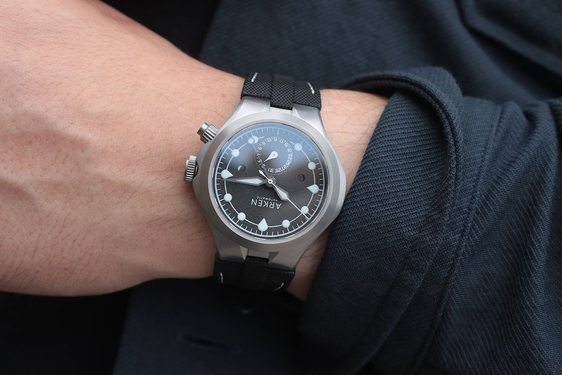 Hands-On With The Arken Alterum — A Tough Titanium Dual-Time Watch
