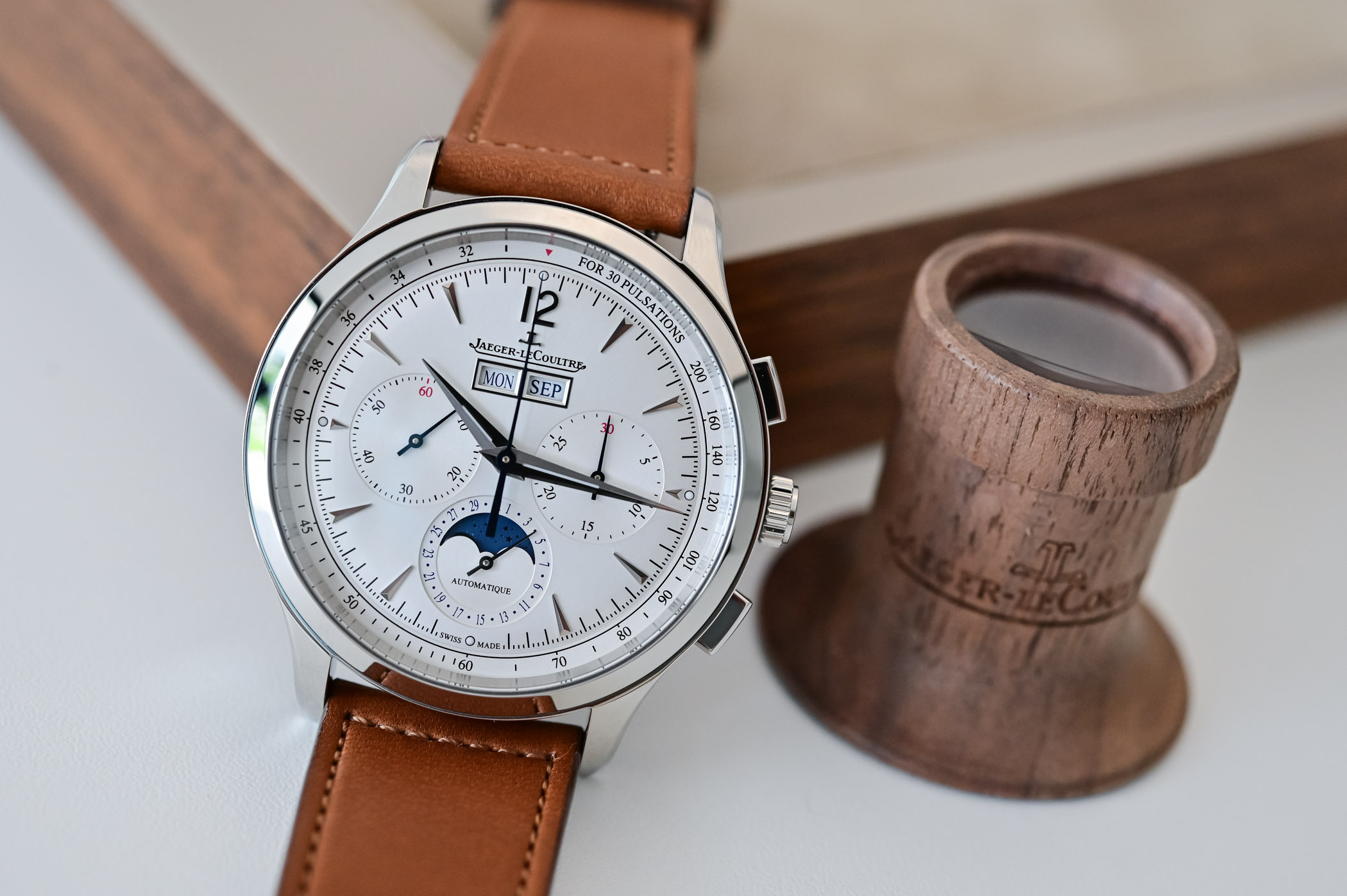 Jaeger-LeCoultre Applies Retro Style to Master Control Chronograph Calendar 