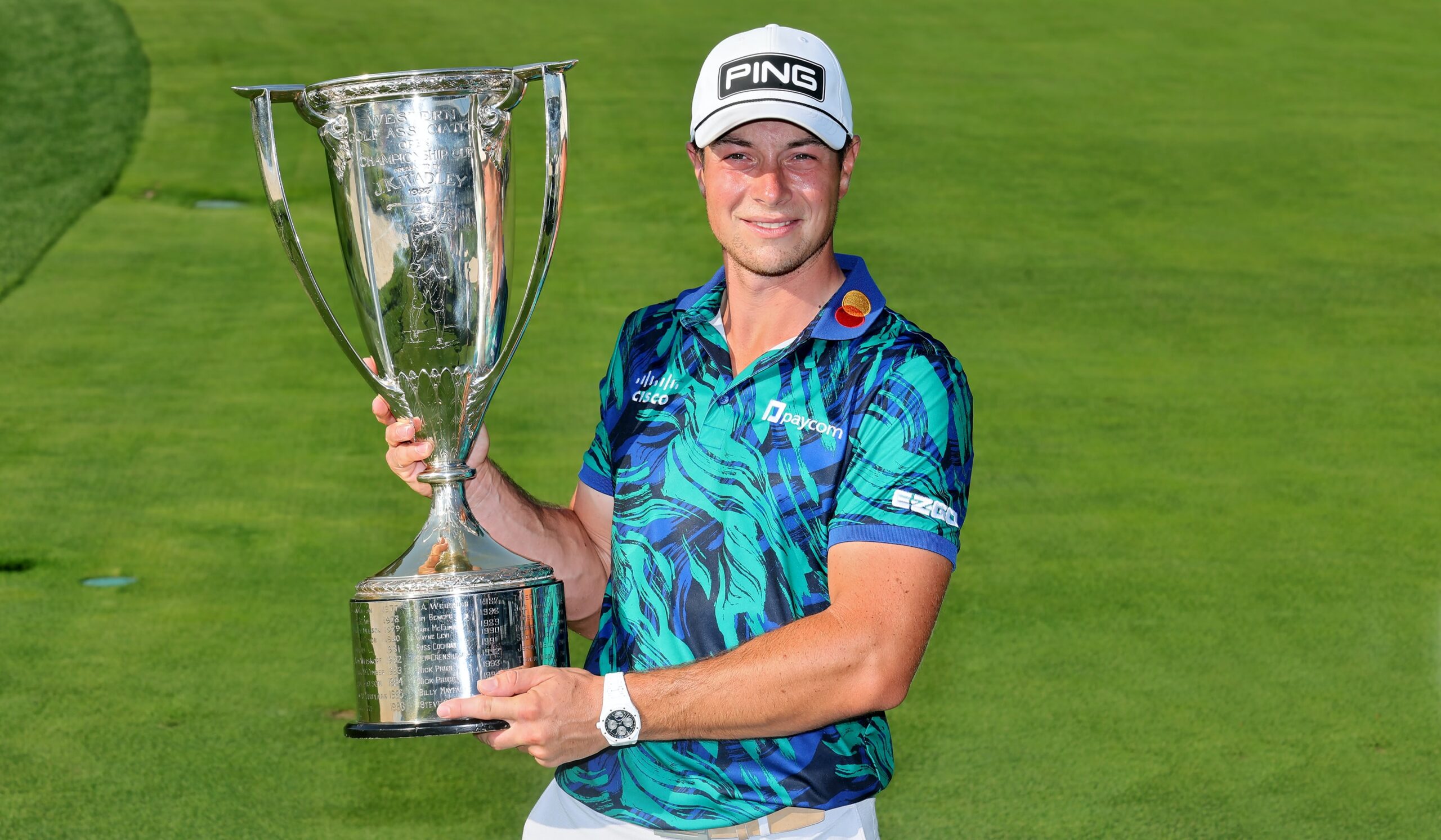 Watch Spotting: Viktor Hovland Wearing An AP Royal Oak Perpetual Calendar In White Ceramic After Winning The BMW Championship