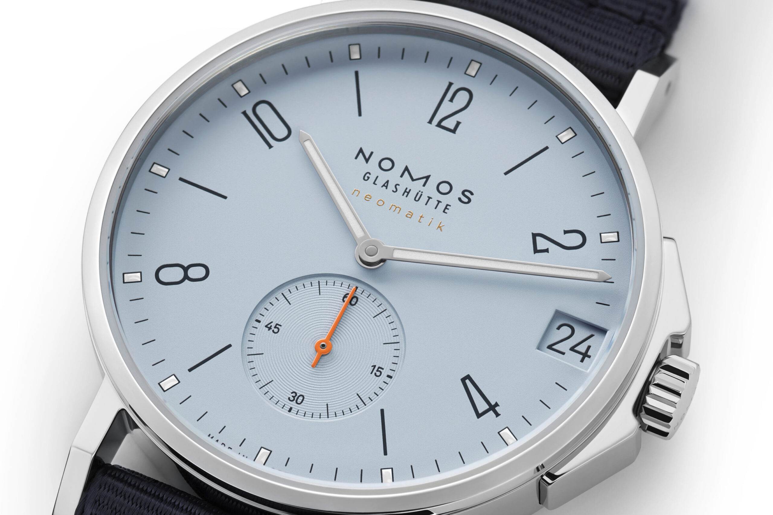 Nomos Glashütte Sets Sail With Ahoi Neomatik 38 Date Sky and Sand