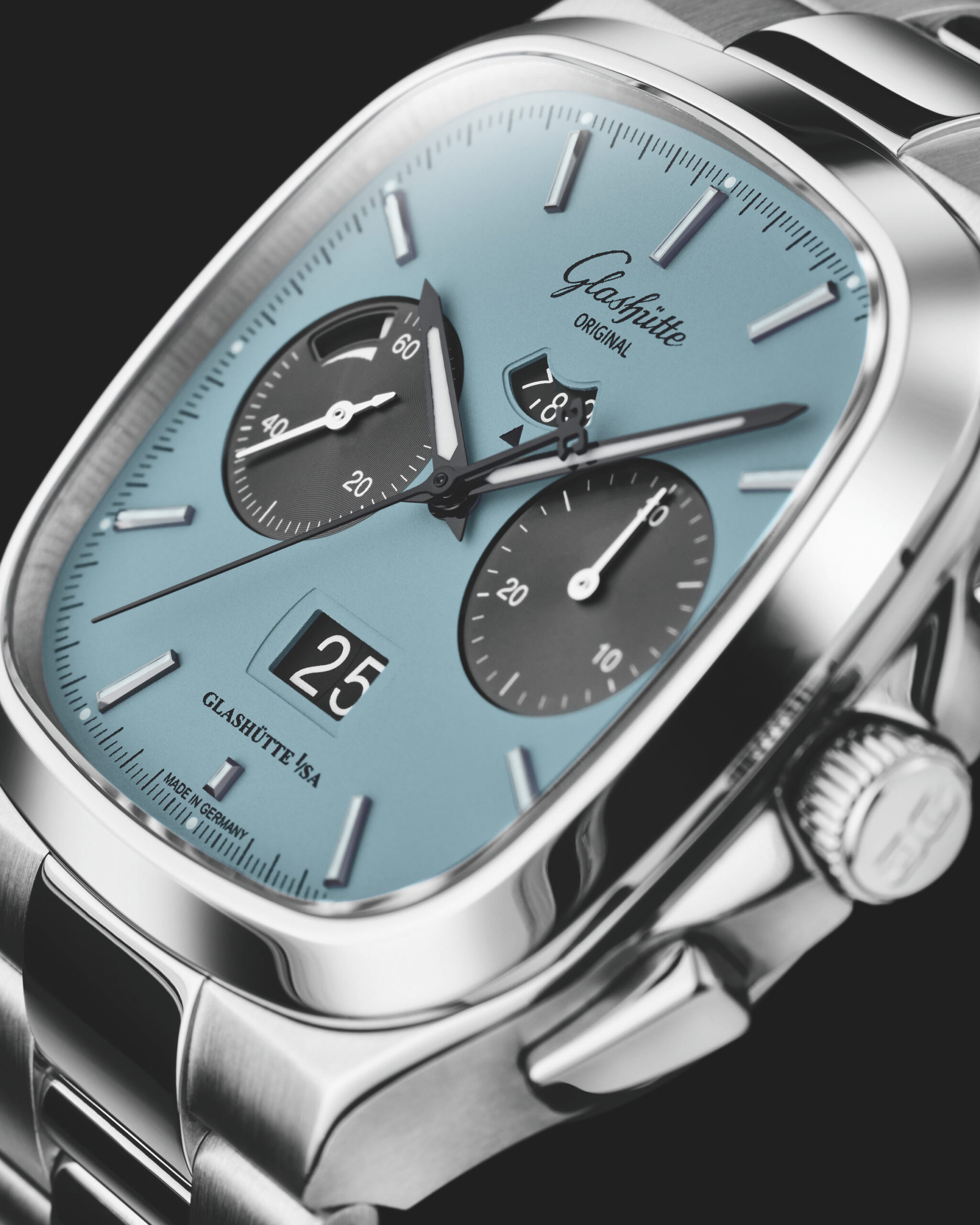 Glashütte Original Extends Summer with Two New Variants of Seventies Chronograph Panorama Date