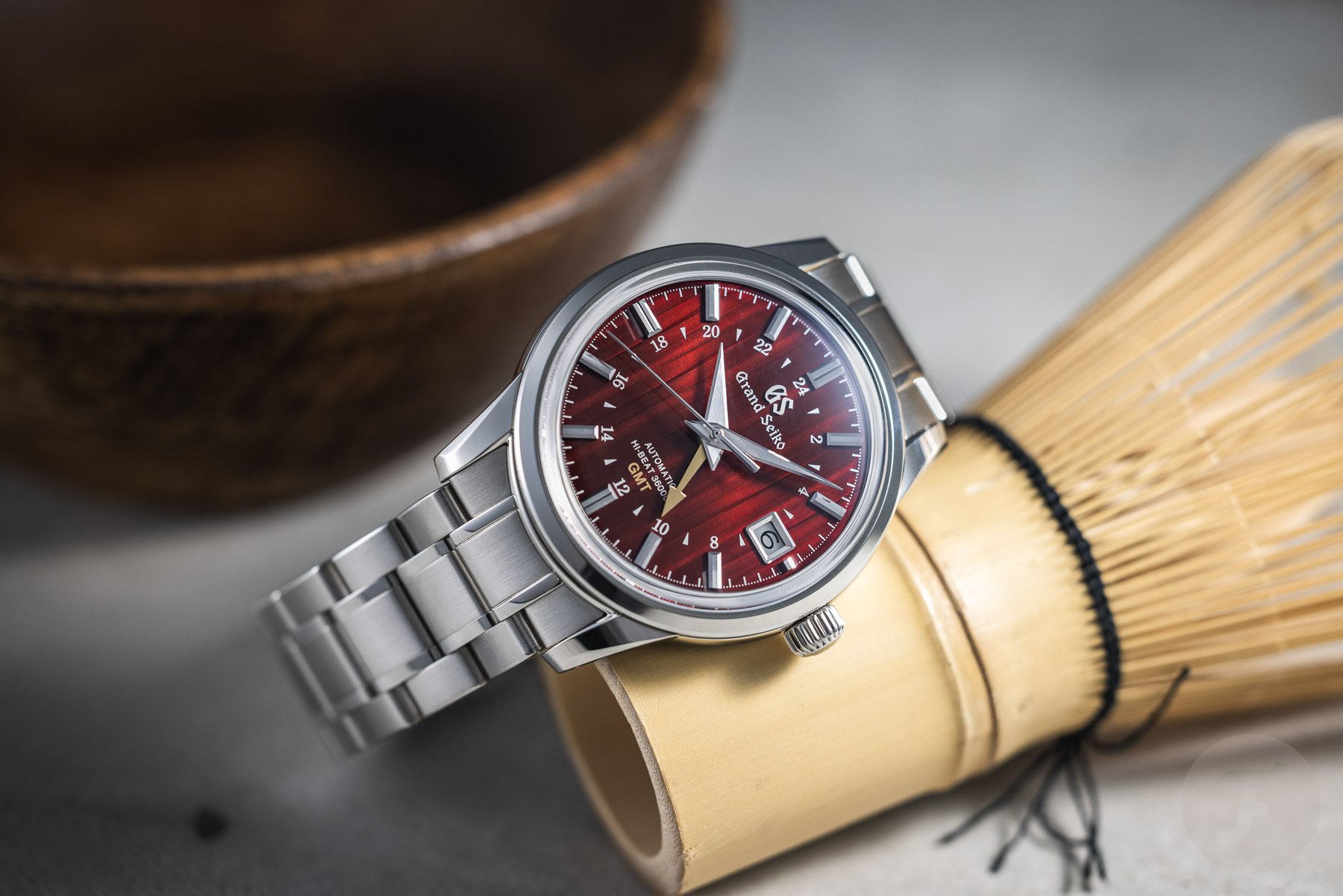 Hands-On With The Grand Seiko SBGJ273 “Yuka Momiji” — A Hi-Beat GMT That Celebrates Nature and Architecture