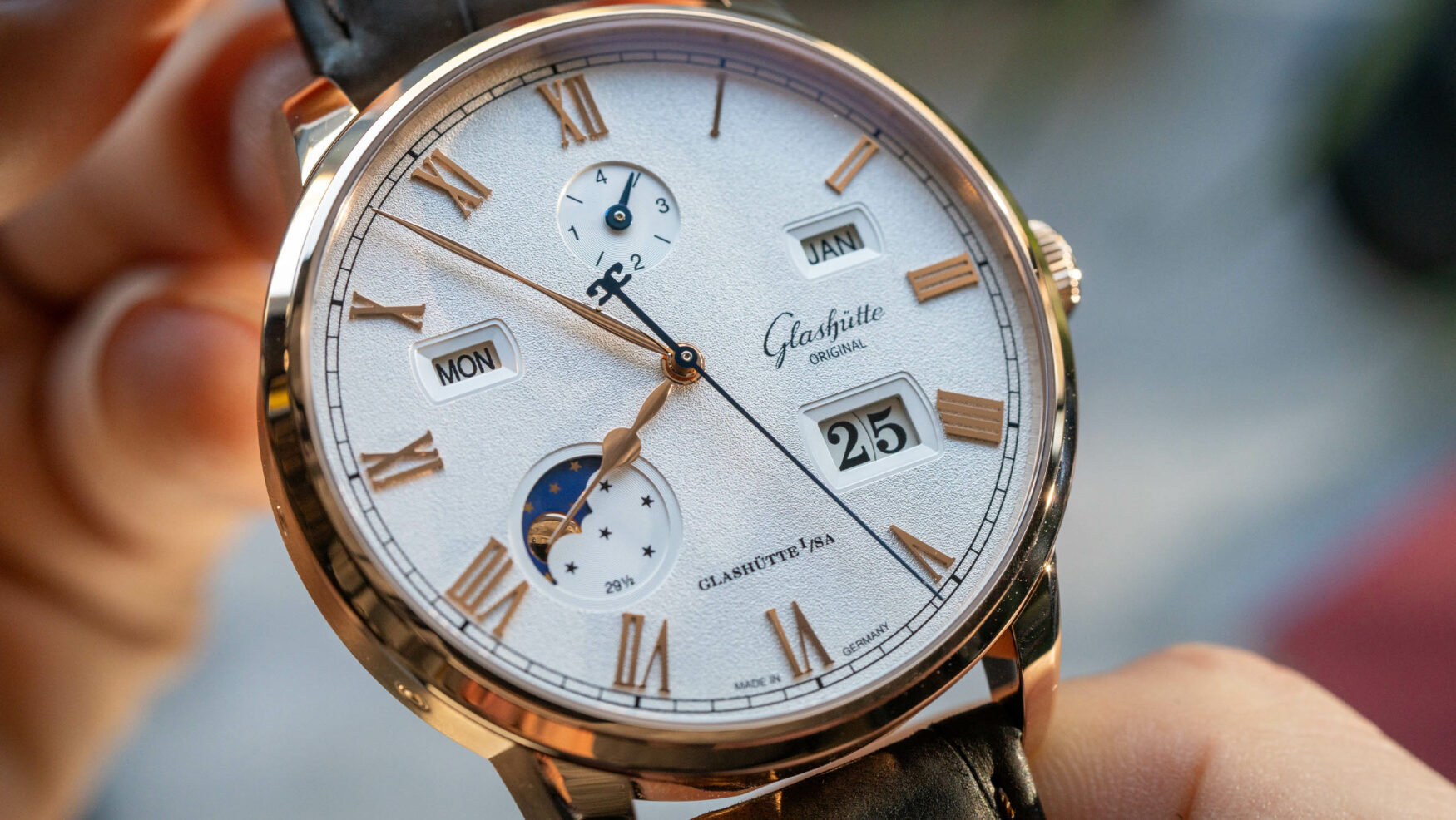 The Glashutte Original Senator Excellence Perpetual Calendar makes way for tradition