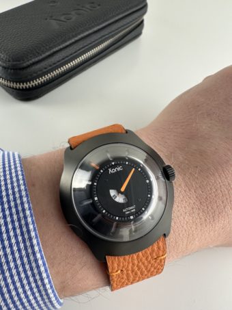 Hands-on with the Äonic Automat, An Innovative Jump Hour Watch from Germany