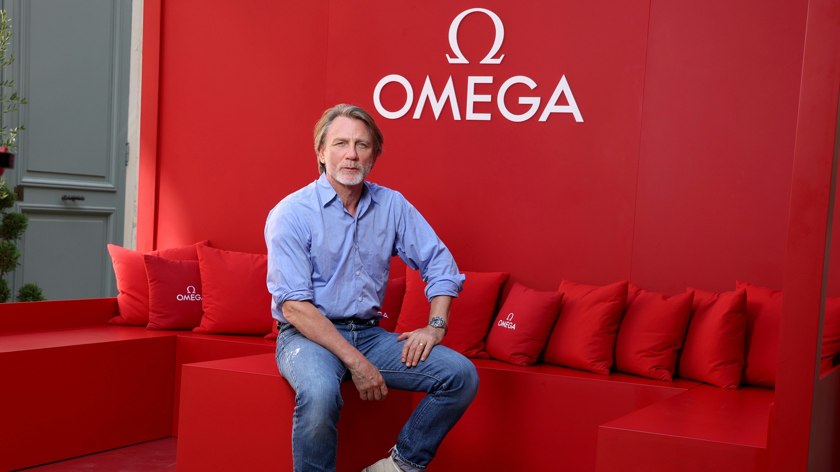 Daniel Craig At The Olympics…Wearing A Yet Unreleased No-Date Omega Seamaster?