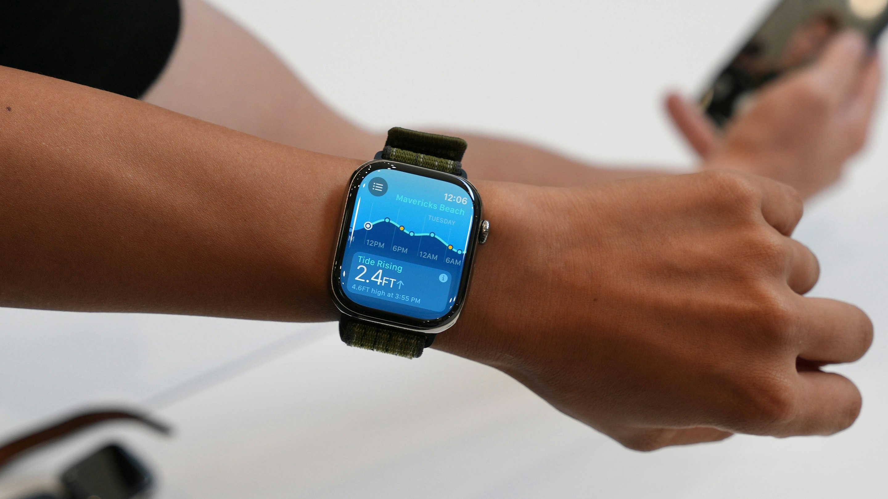 Introducing: Apple Announces The Apple Watch Series 10 – Thinner, Larger Screen, New Tech, And New Finishes (Live Pics)