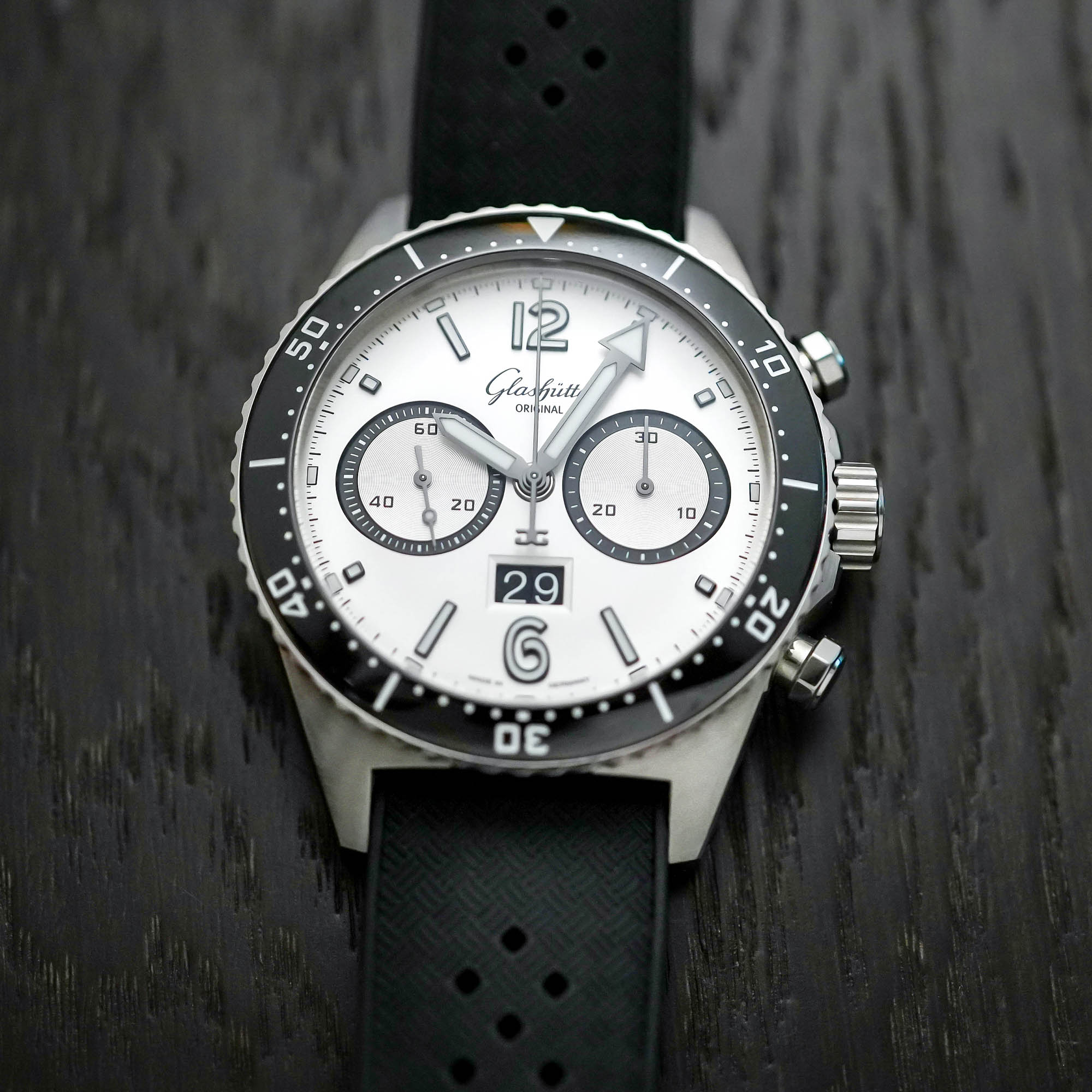 Hands-On: Glashütte Original SeaQ Chronograph ‘Silver Screen’ Watch