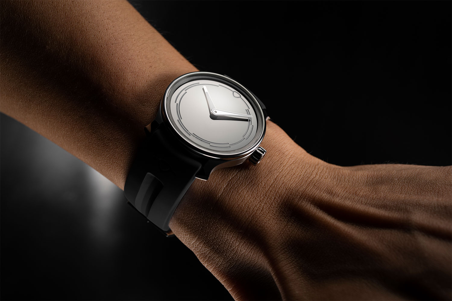 Review: Hands-On With The Ming 37.02 Minimalist