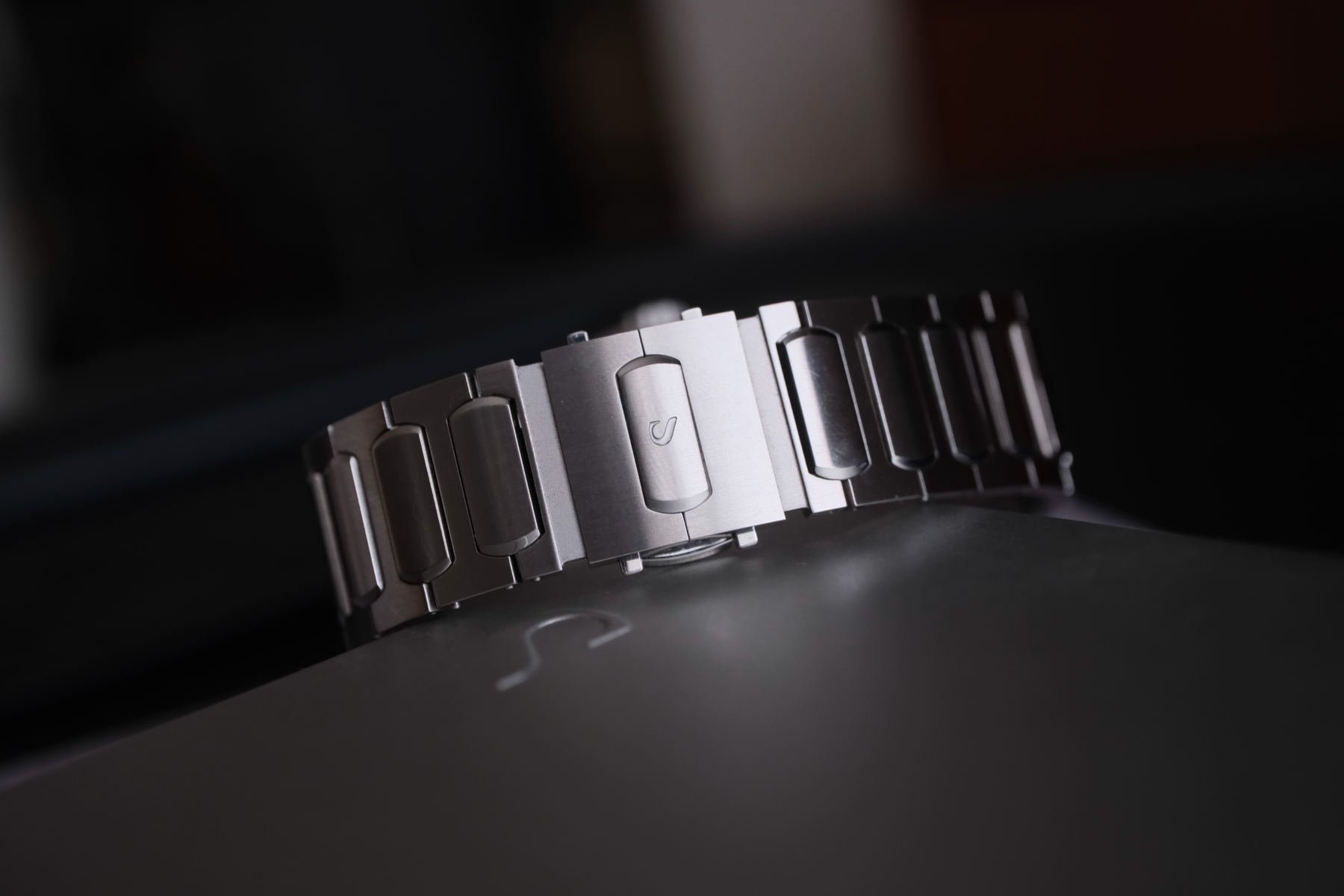 Hands-On With Straum’s New Micro-Adjust Clasp For The Jan Mayen Integrated Bracelet