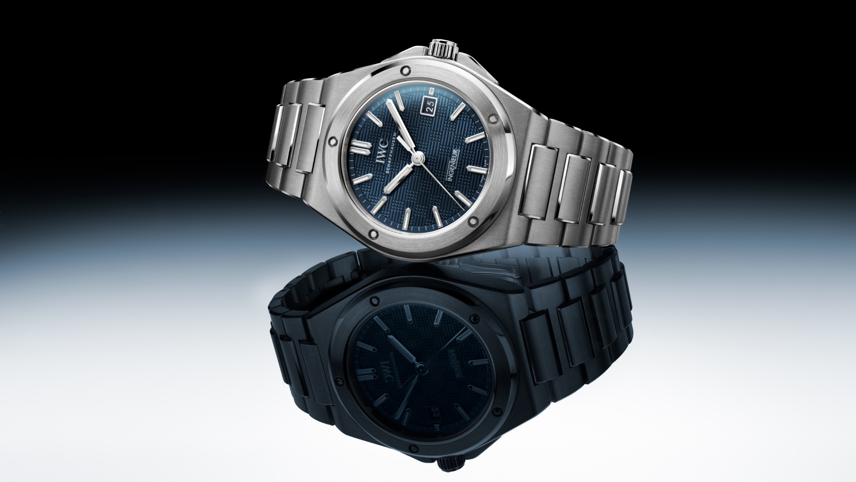 A classic blue dial joins the IWC Ingenieur Automatic 40 collection
