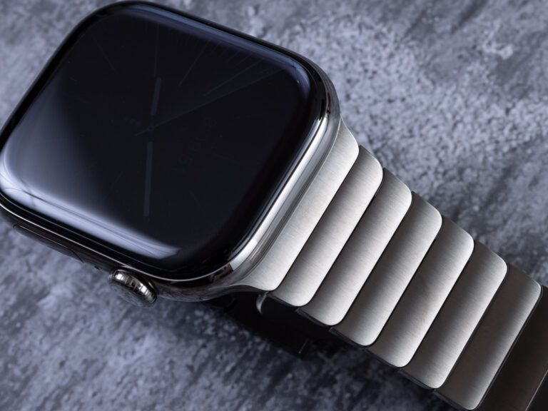 Hands-On: How Good Is The 10th Anniversary Apple Watch’s Link Bracelet?