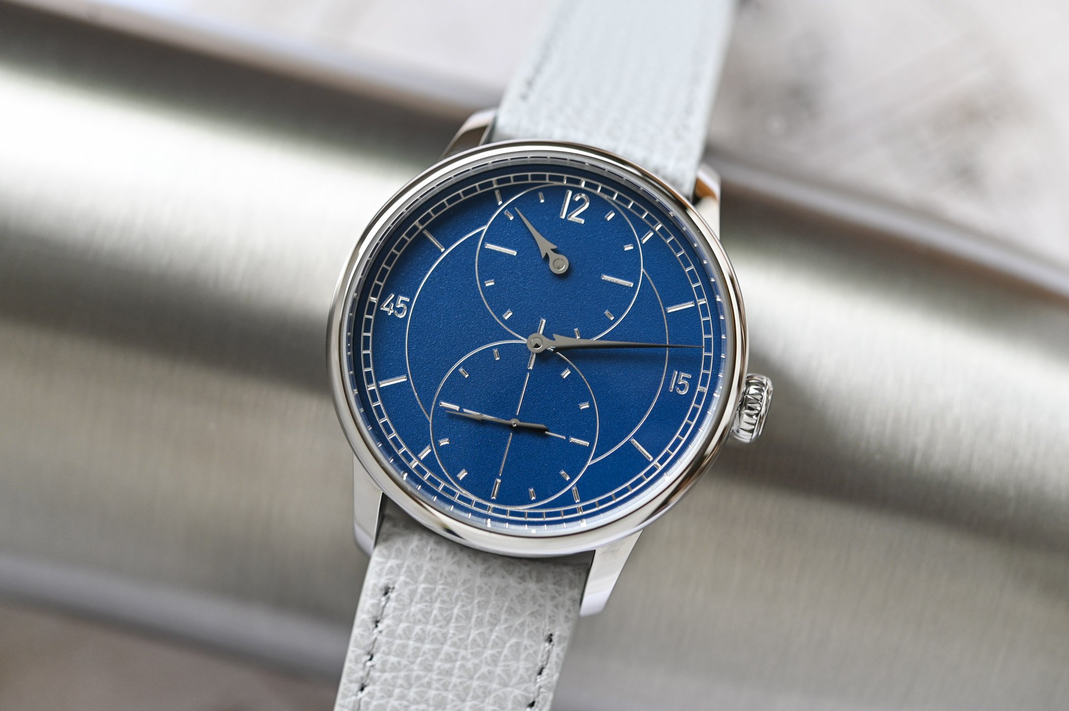 New: Louis Erard Unveils Le Régulateur Gravé Bleu