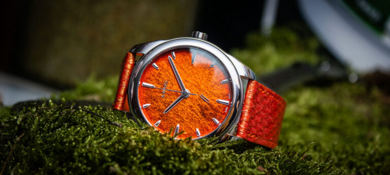 Hands-On Debut: Awake Sơn Mài Jurassic Watch