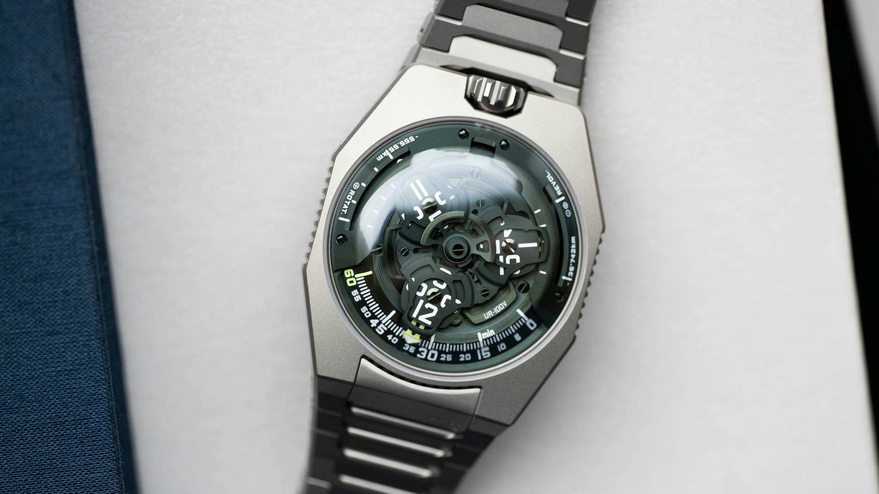 Hands-On: The Urwerk UR-100V Magic T In Hunter Green
