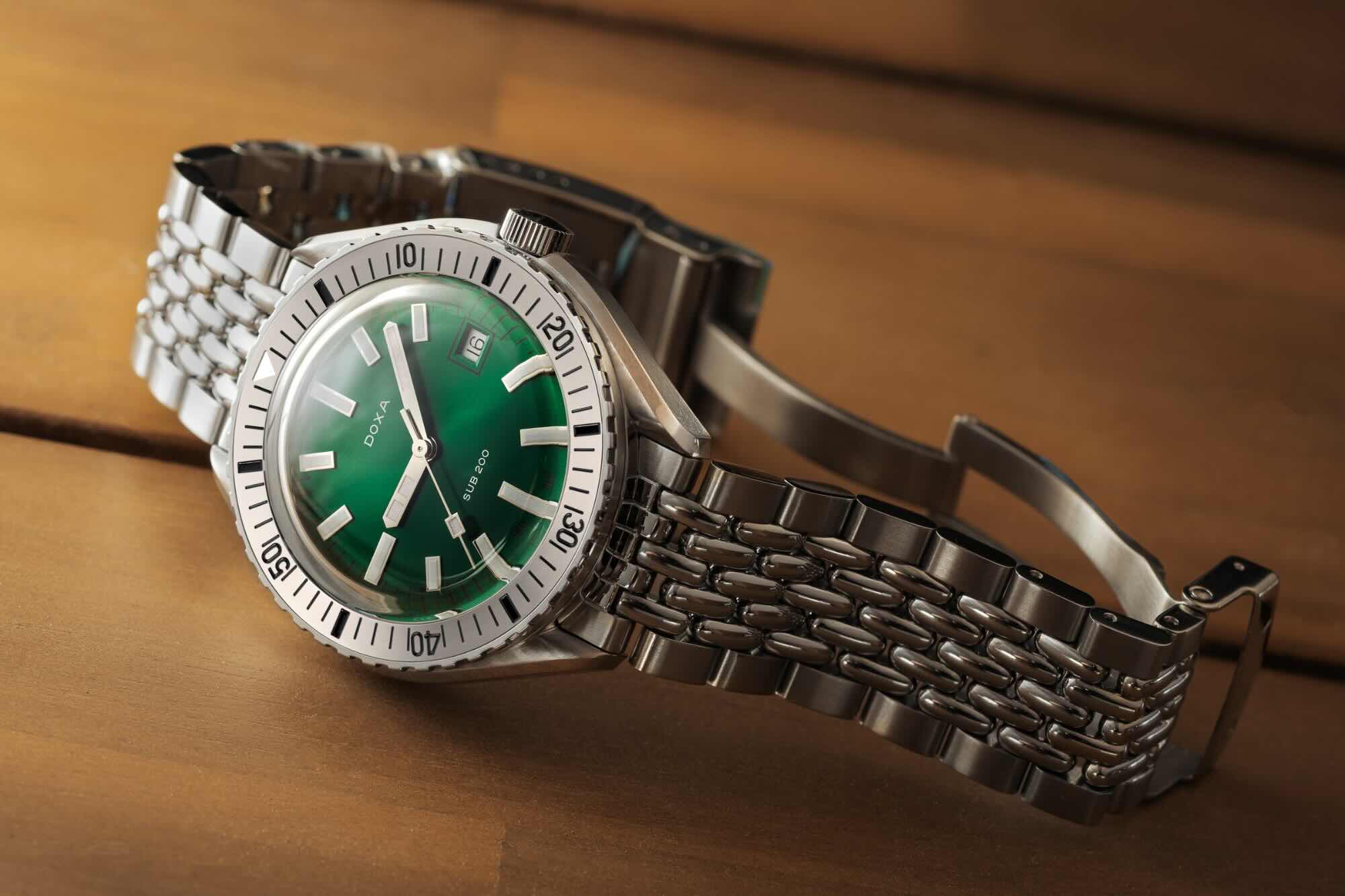 A Fresh Look for Summer: Doxa’s SUB 200 Returns with a Clean Polished Steel Bezel