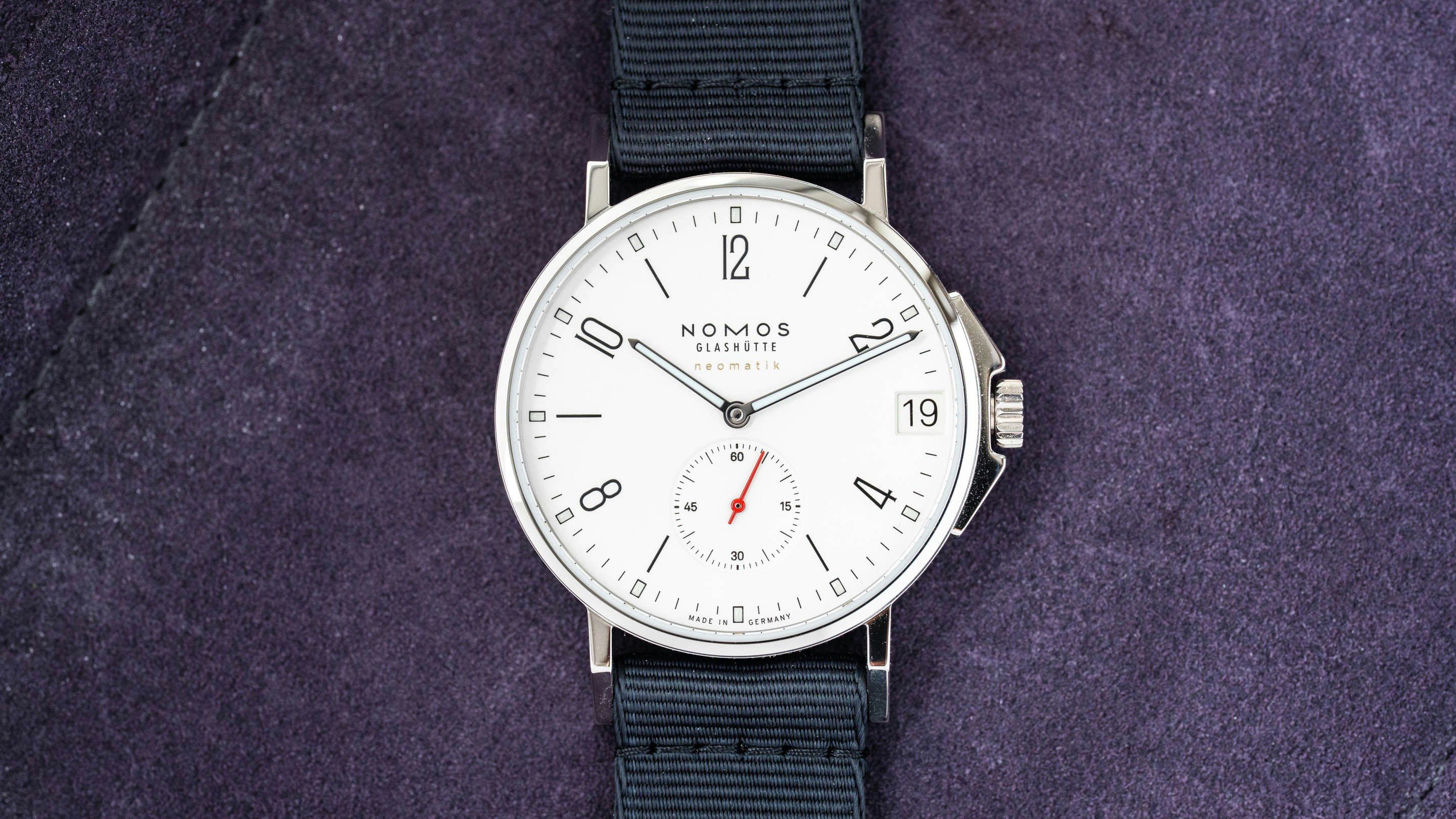 Hands-On: The Nomos Glashütte Ahoi Neomatik 38 Date In White