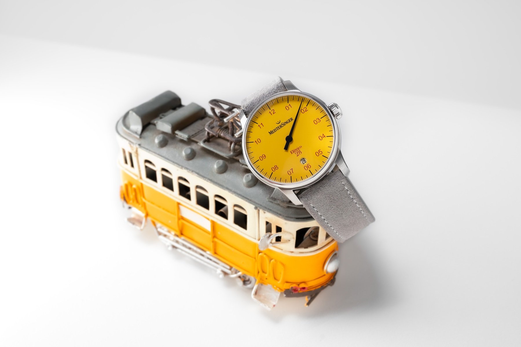 Introducing: MeisterSinger × Farreira Marques Edition Elétrico 28 — A Tribute To Lisbon’s Famous Yellow Tram And The Perfect Holiday Souvenir