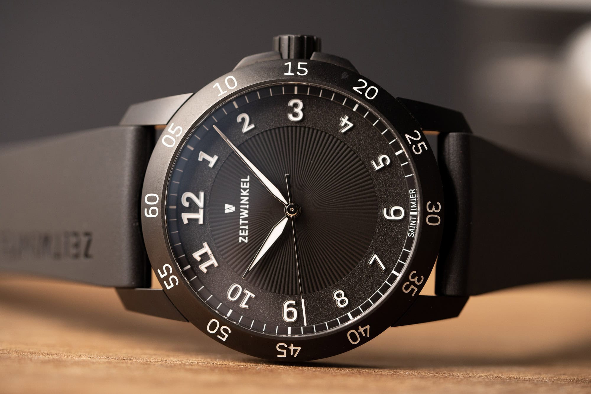 Hands-On: the Zeitwinkel 240° Noir