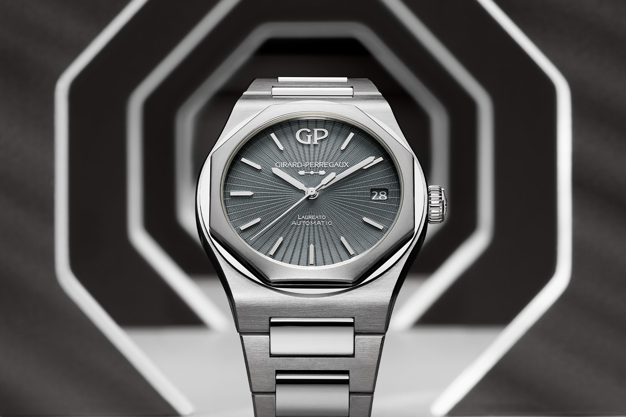 New: Girard-Perregaux Laureato 42mm grand feu enamel dial