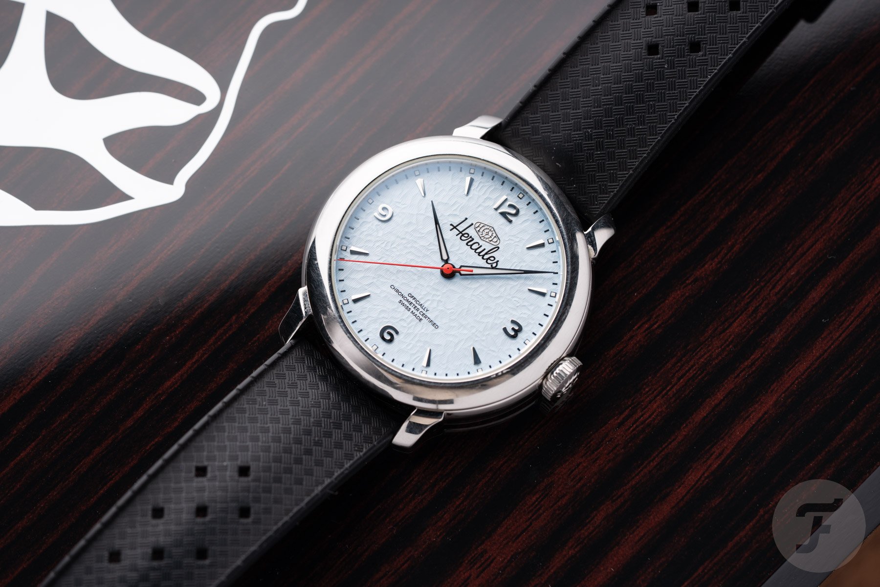 Hands-On With The Everest-Worn HP Hercules Hand-Wound Double Barrelled